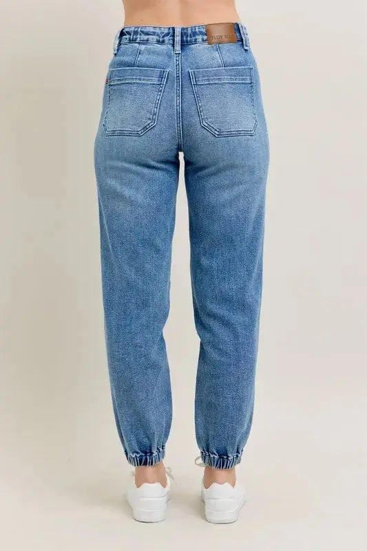 e936c99f150b4039925ba4db9ee85f45-Max-Origin