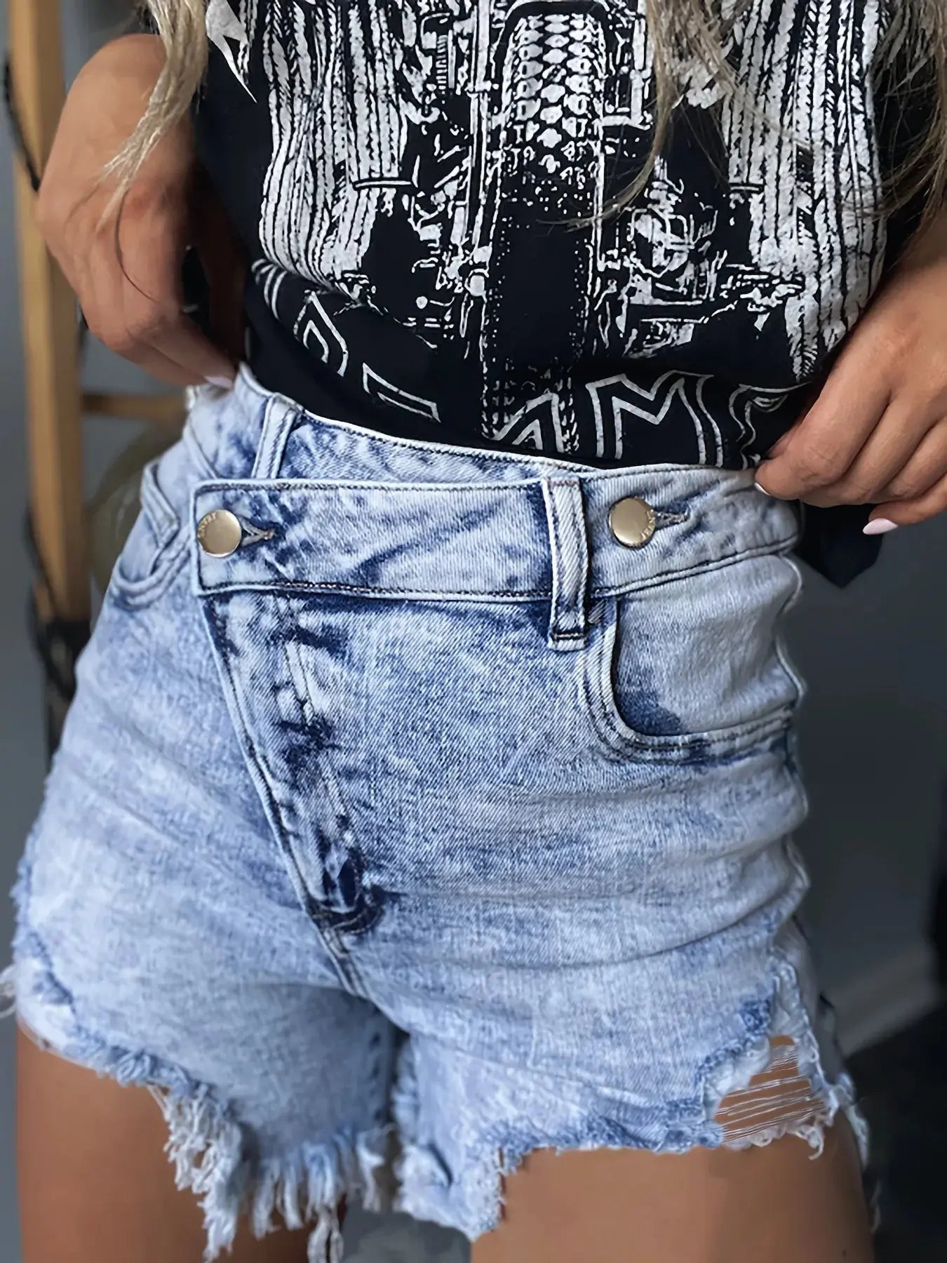 High Waisted Distressed Denim Shorts with Frayed Hem  Style Ratio