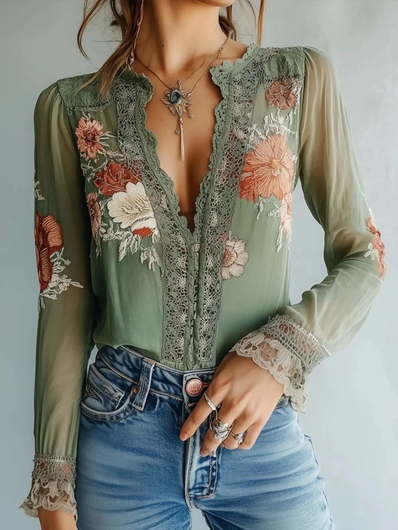 Lace Detail Floral Blouse  Style Ratio