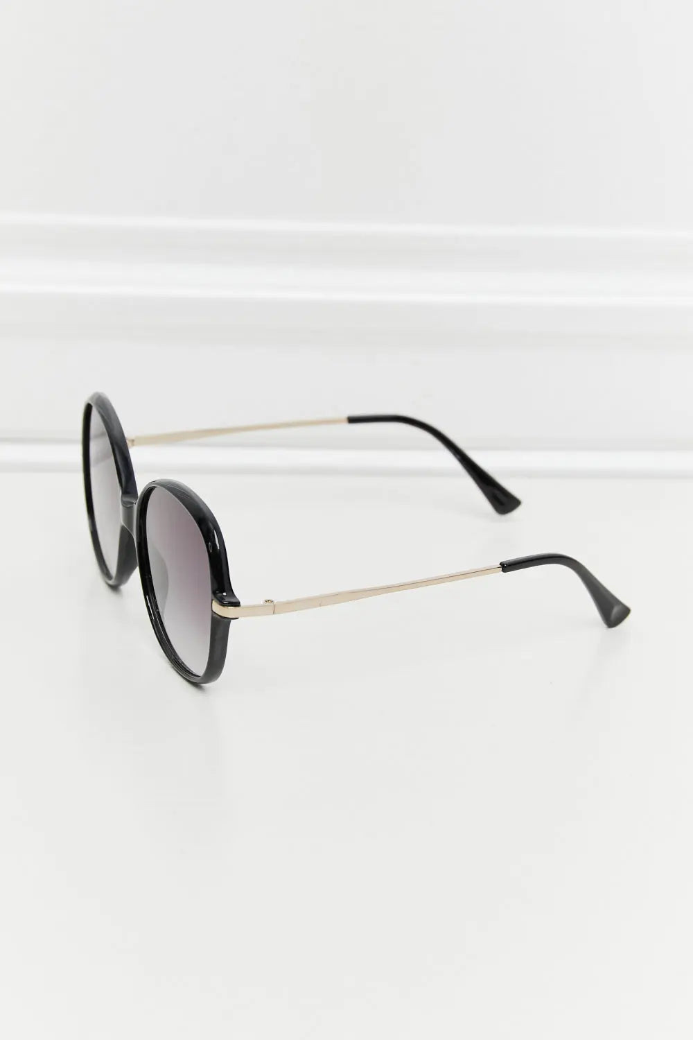 Metal-Plastic Hybrid Full Rim Sunglasses  Style Ratio