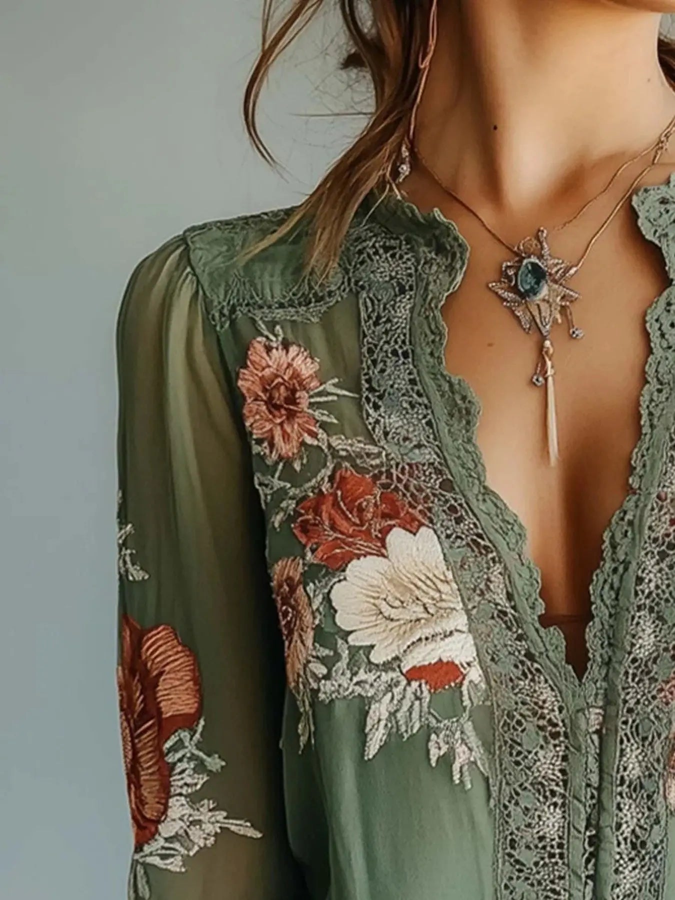 Lace Detail Floral Blouse  Style Ratio