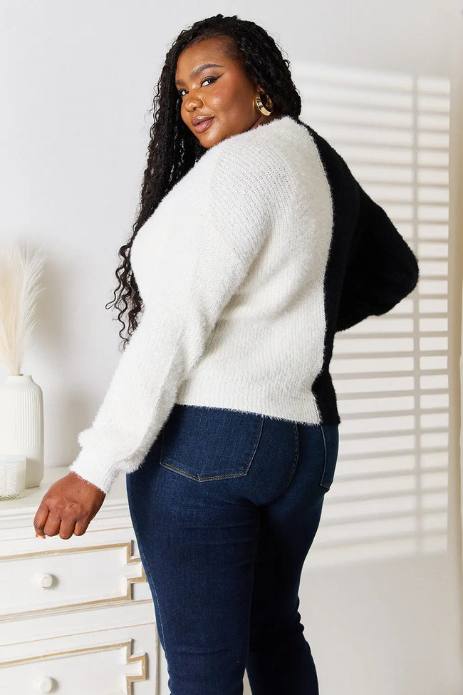Angel Wings Woven Right Contrast Button-Front V Neck Cardigan  Style Ratio