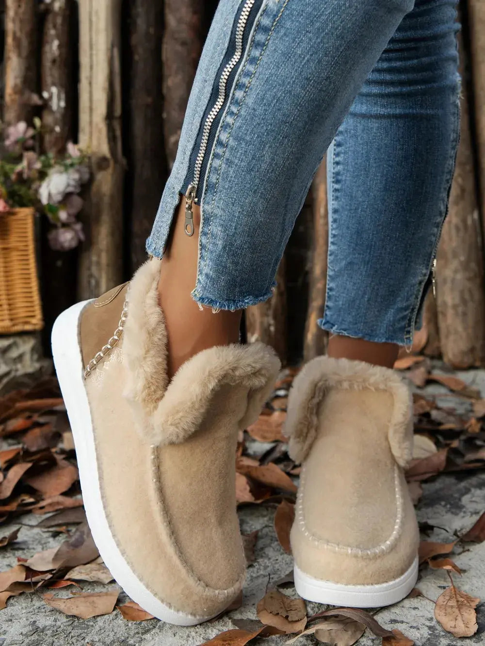 Furry Suede Round Toe Flat Sneakers  Style Ratio