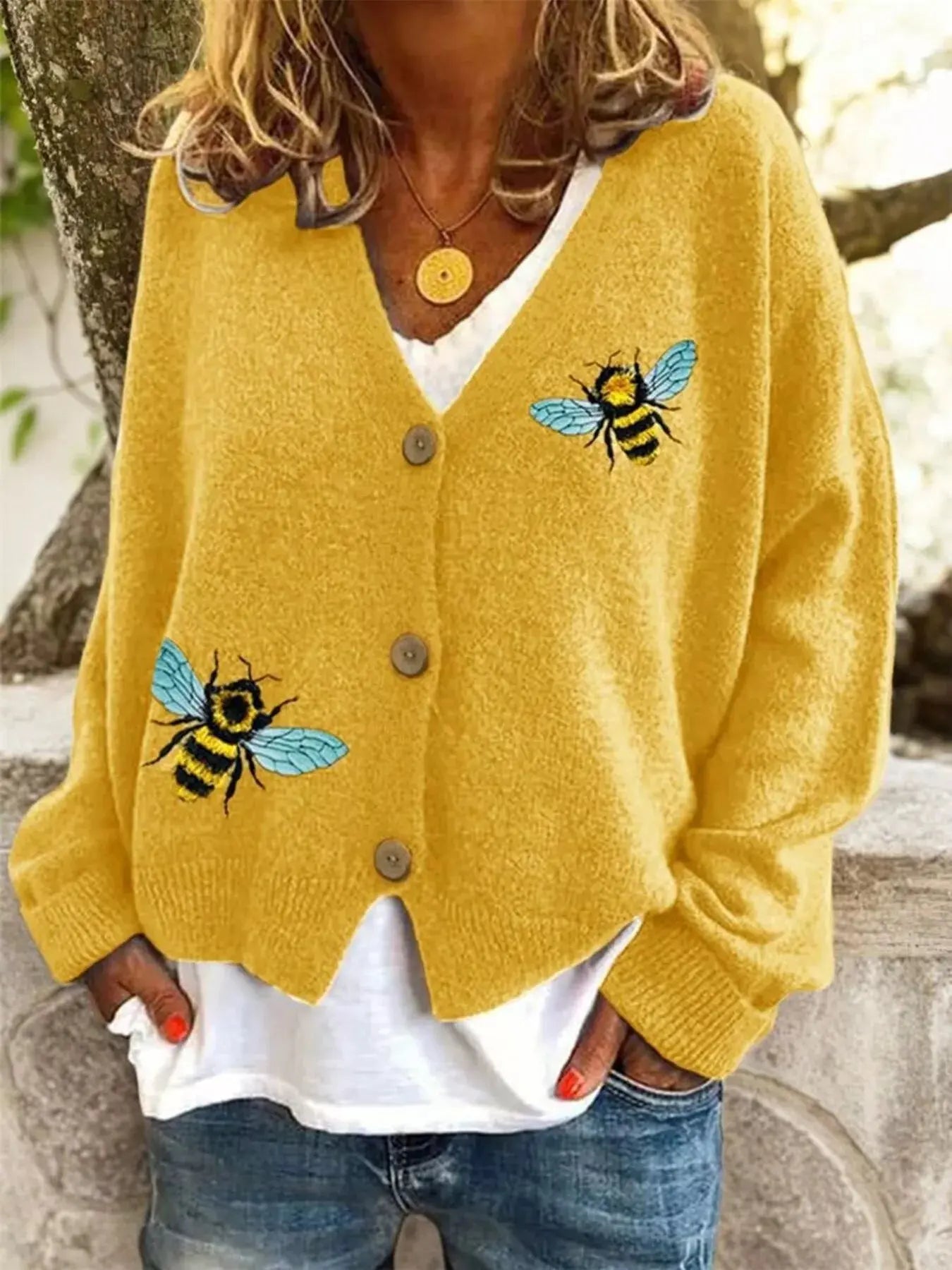 Bee Embroidered Button-Down Cardigan  Style Ratio
