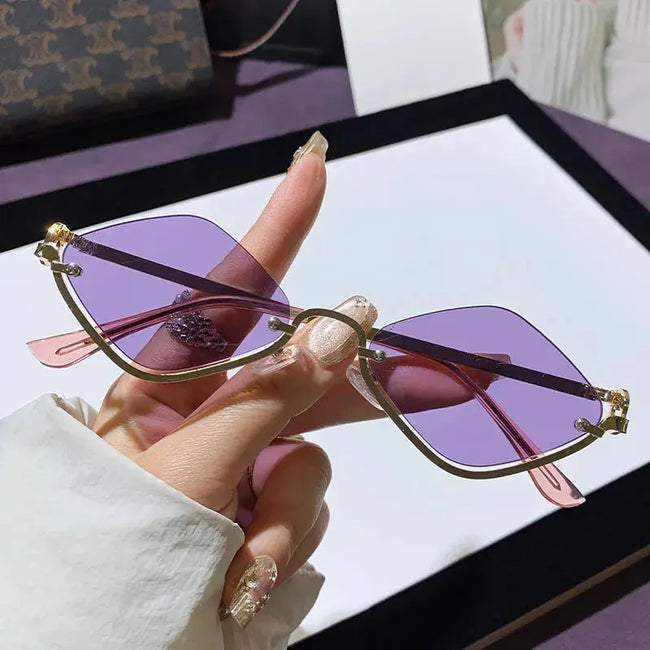 Cat Eye Sunglasses with Gold Metal Frame  Style Ratio