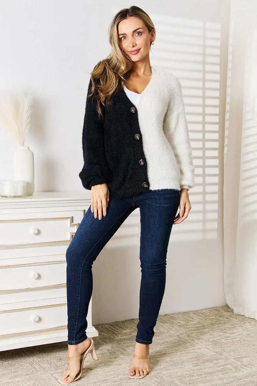 Angel Wings Woven Right Contrast Button-Front V Neck Cardigan  Style Ratio