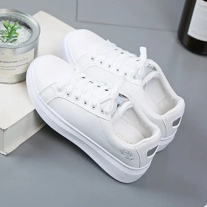 Casual Embroidered White Breathable Flower Lace-Up Sneakers  Style Ratio