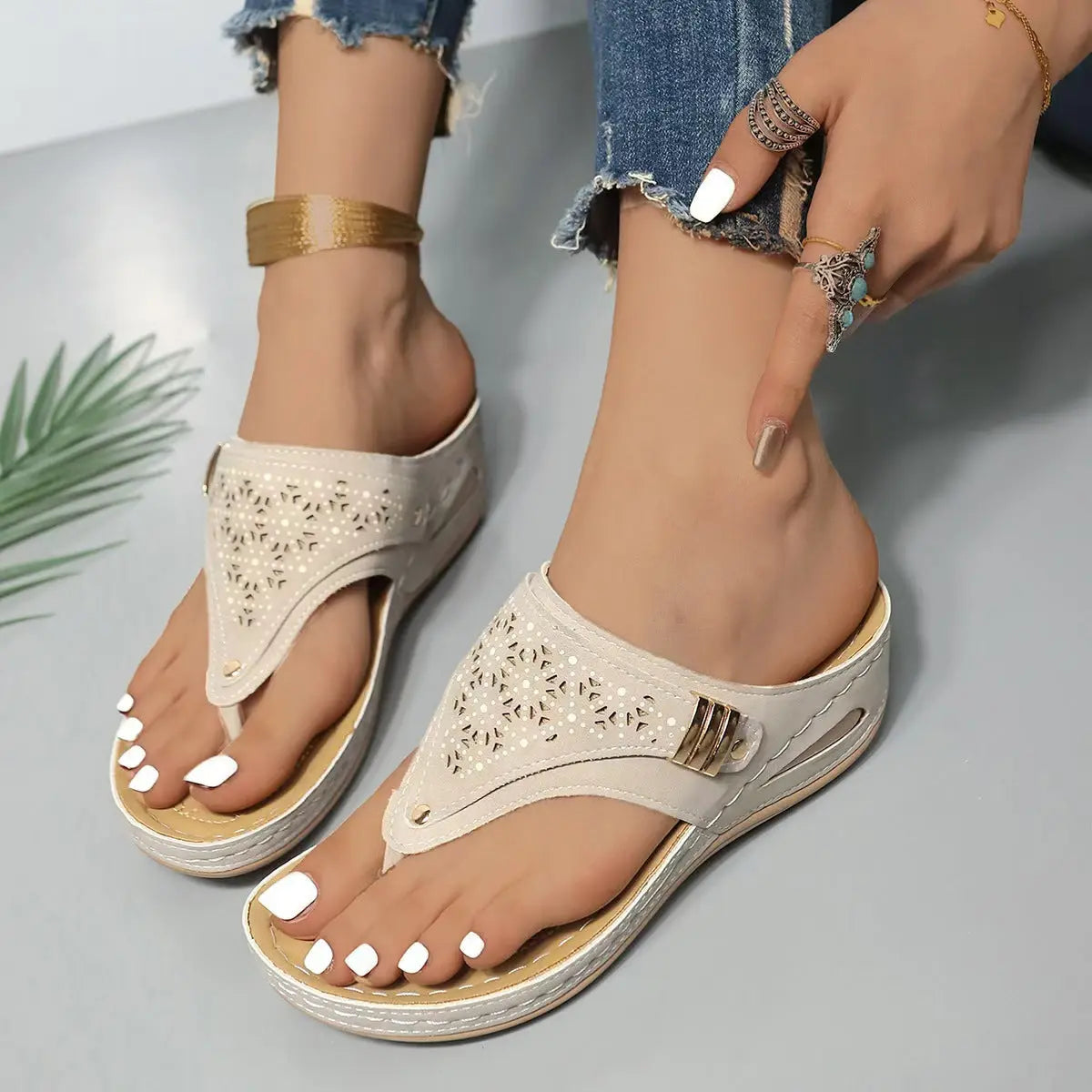 Round Toe Thick Bottom Herringbone Style Sandals - Style Ratio