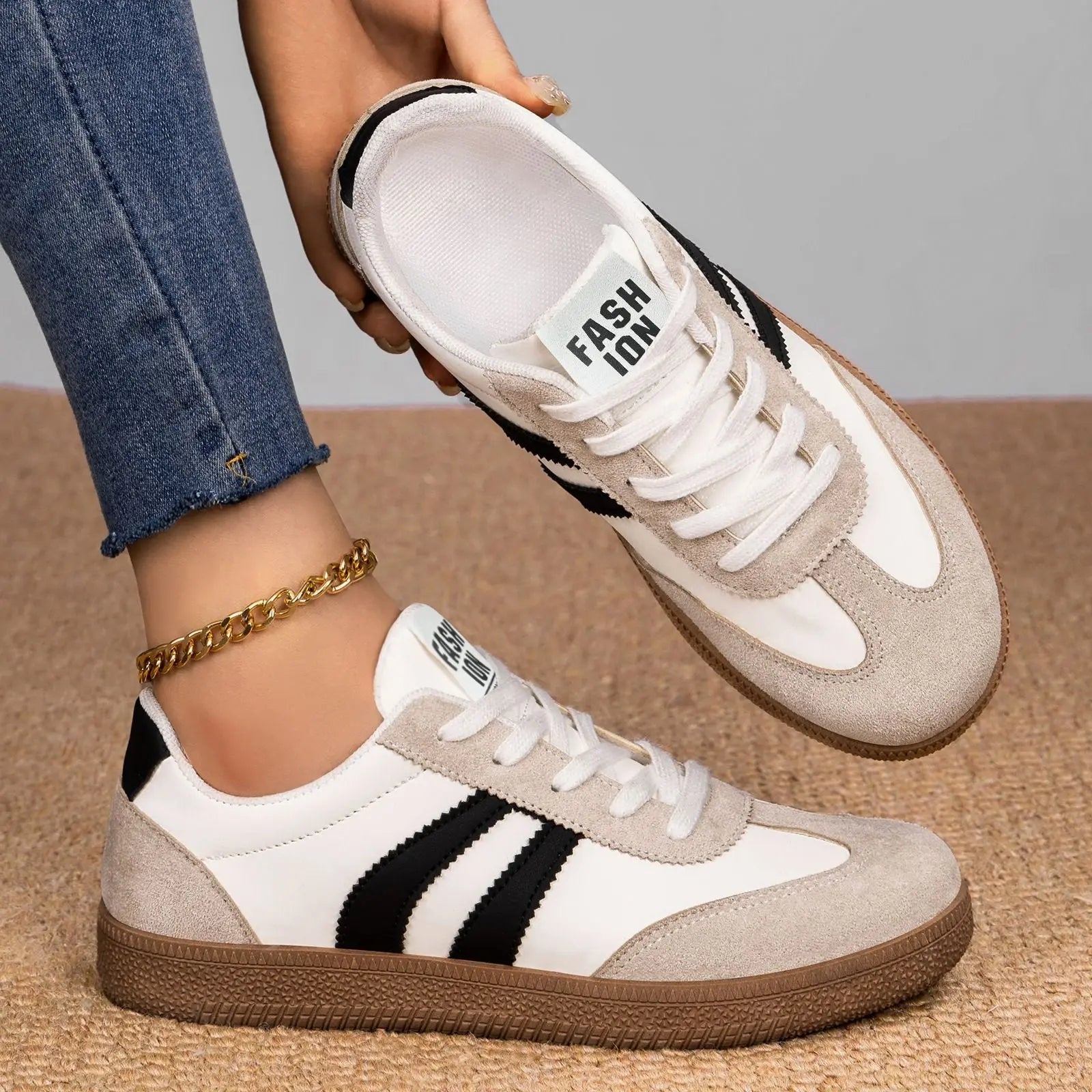 Soft and Lightweight Striped Training Sneakers  Style Ratio