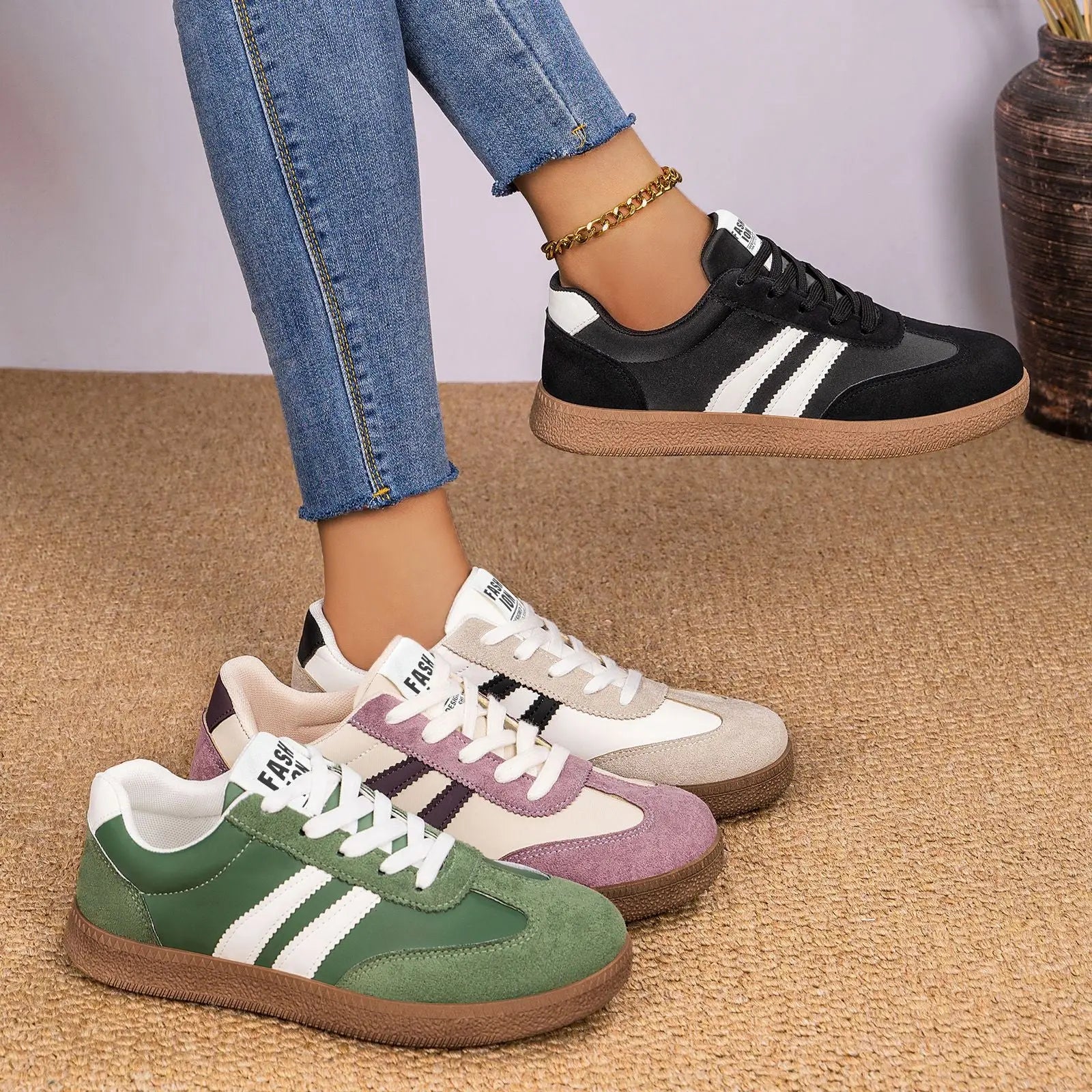 Soft and Lightweight Striped Training Sneakers  Style Ratio