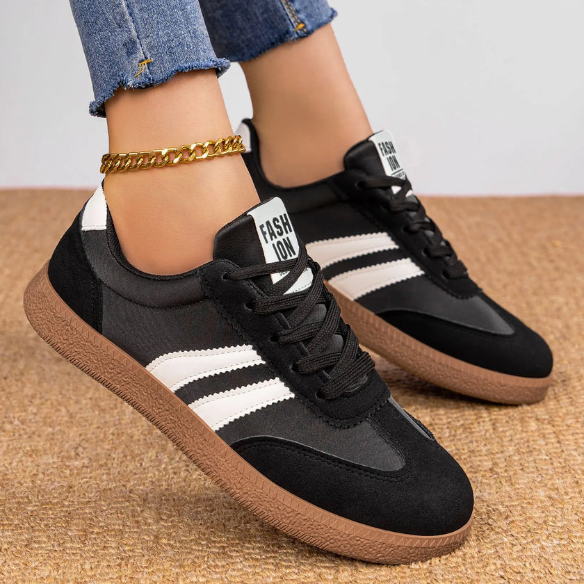 Soft and Lightweight Striped Training Sneakers  Style Ratio