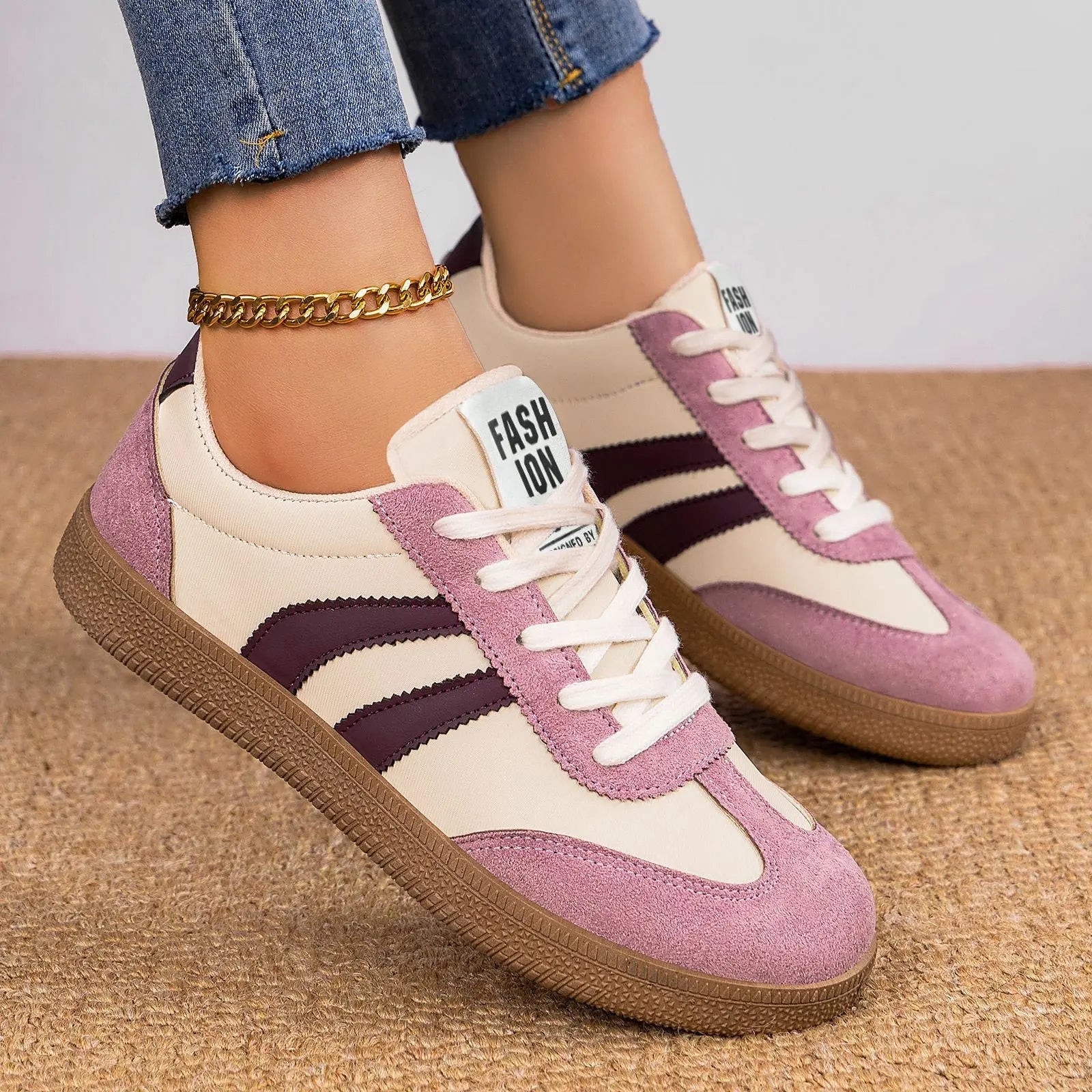 Soft and Lightweight Striped Training Sneakers  Style Ratio