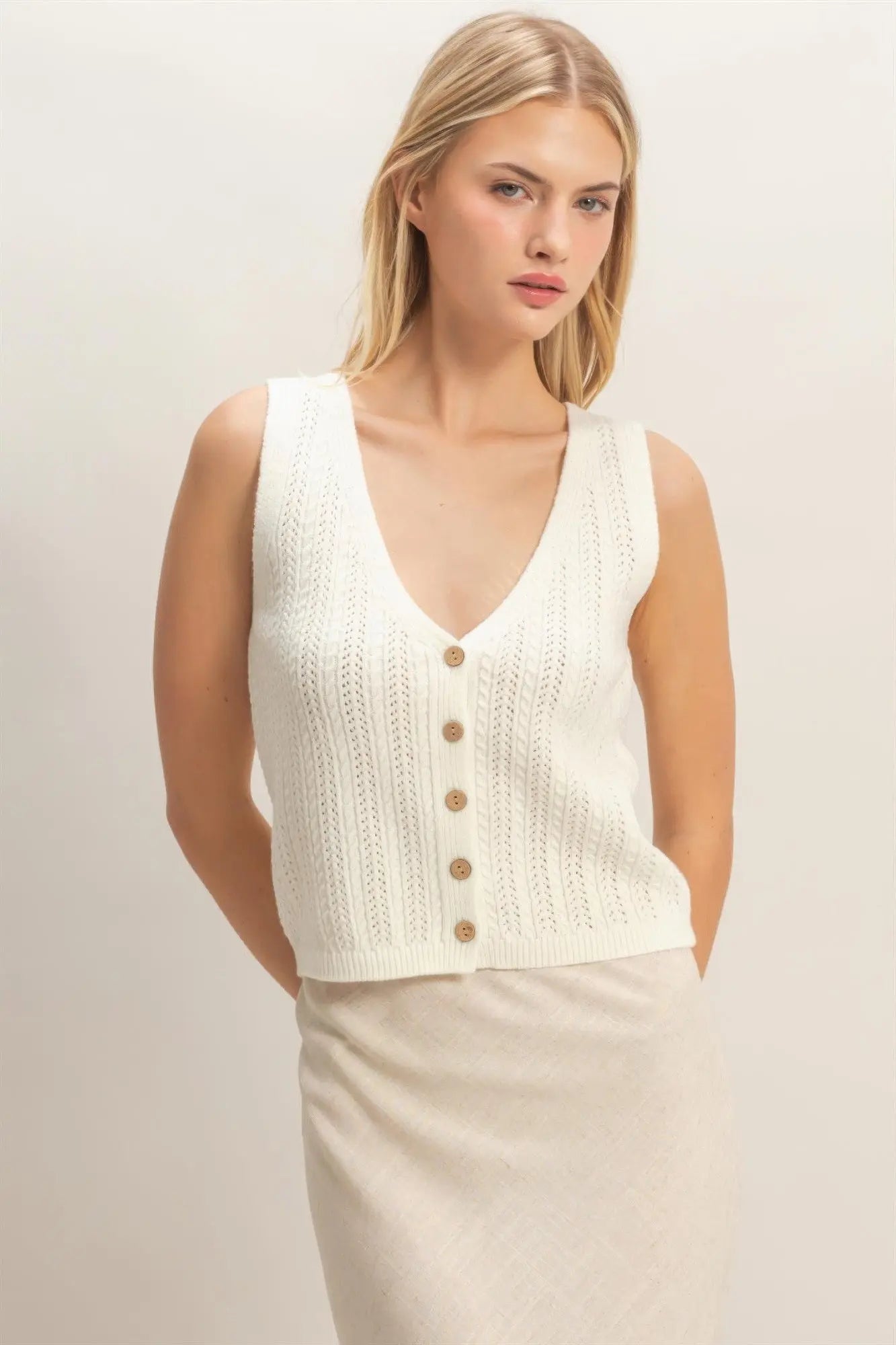 V-Neck Light Knit Vest  Style Ratio