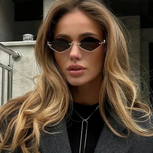 Cat Eye Sunglasses with Gold Metal Frame  Style Ratio