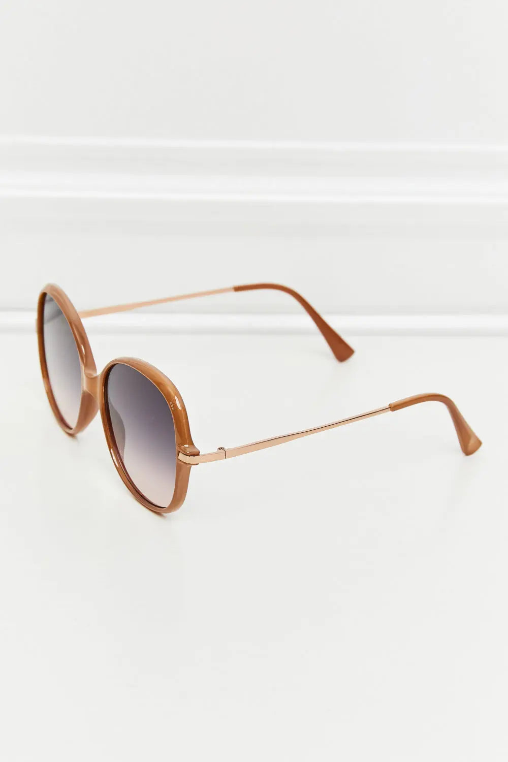 Metal-Plastic Hybrid Full Rim Sunglasses  Style Ratio