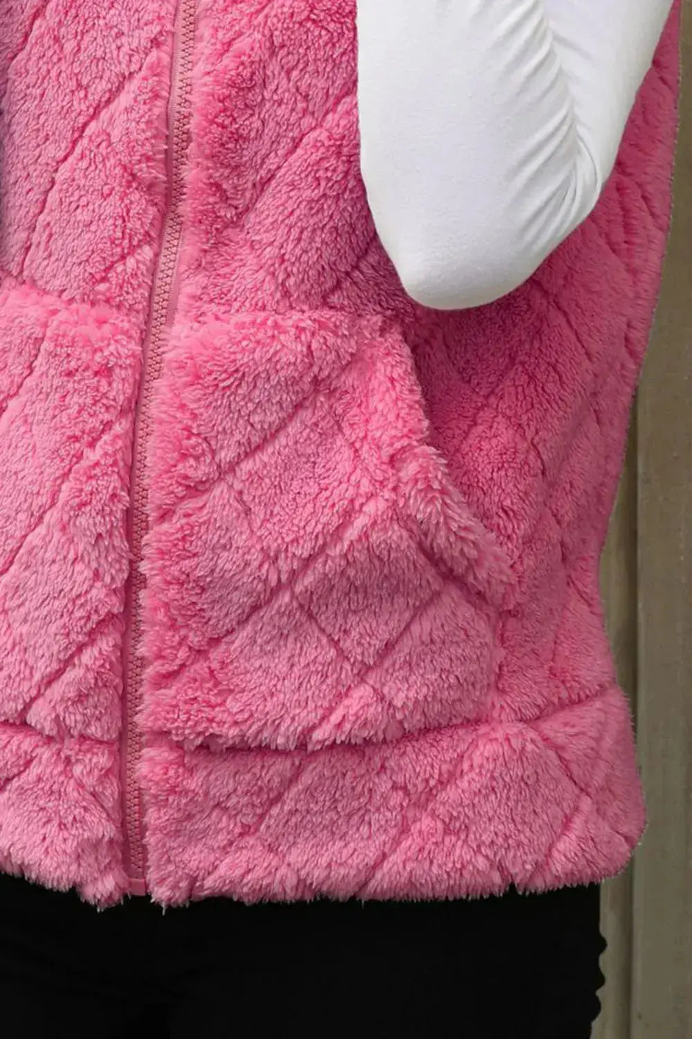 Fuzzy Plaid Texture Zip Up Vest Coat  Style Ratio