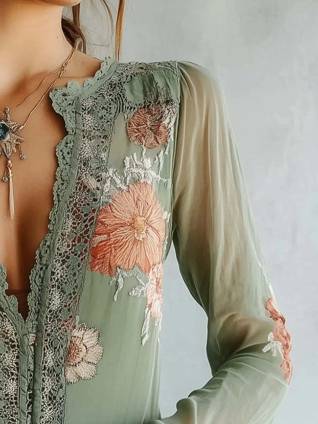 Lace Detail Floral Blouse  Style Ratio