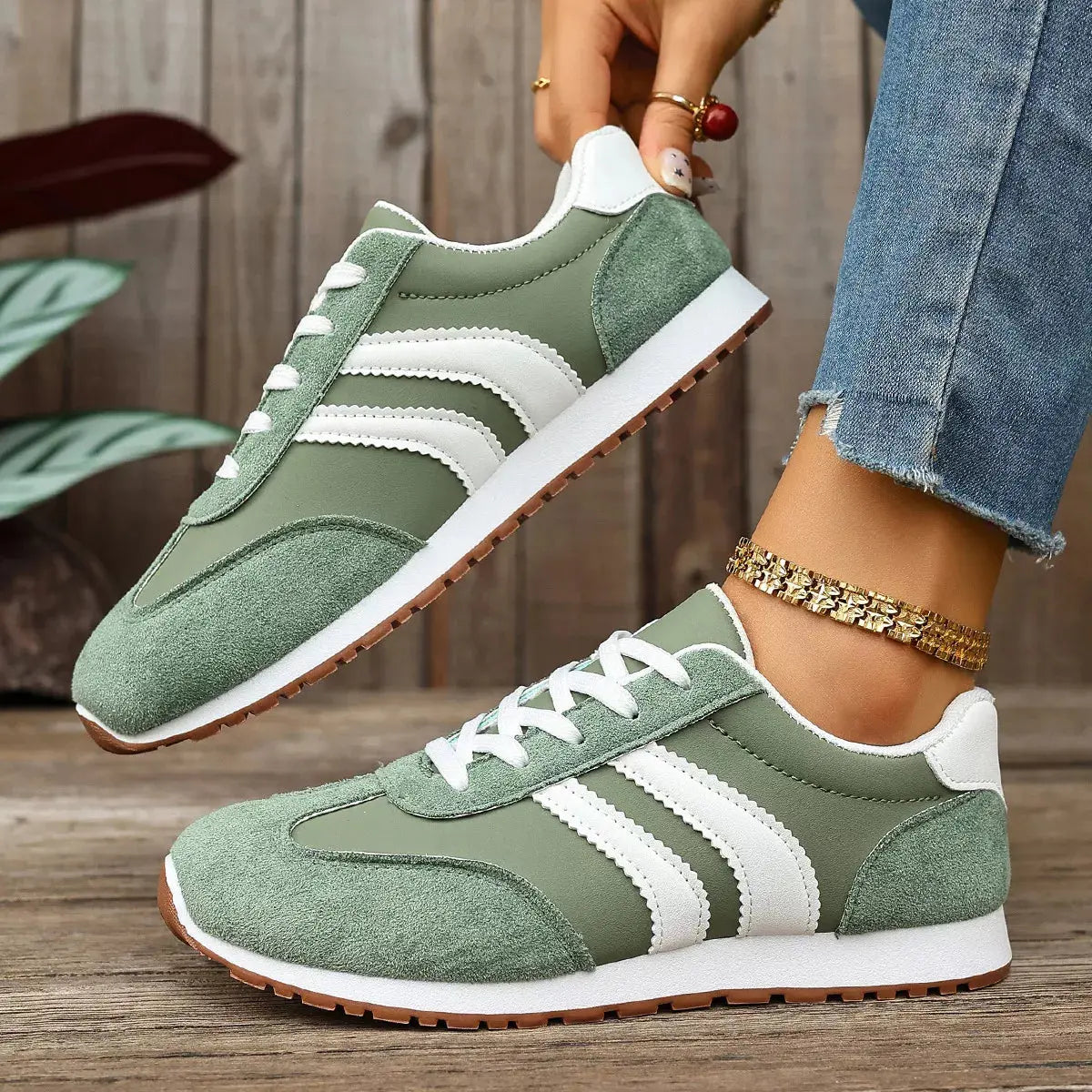 Striped Lace-Up Casual Sneakers  Style Ratio