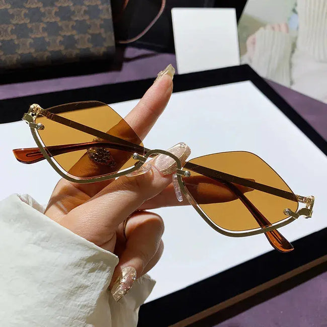 Cat Eye Sunglasses with Gold Metal Frame  Style Ratio