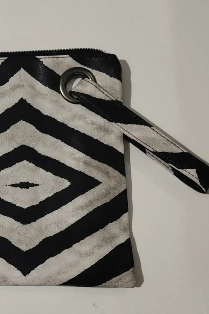 Carry Your Love Plaid Wristlet  Style Ratio