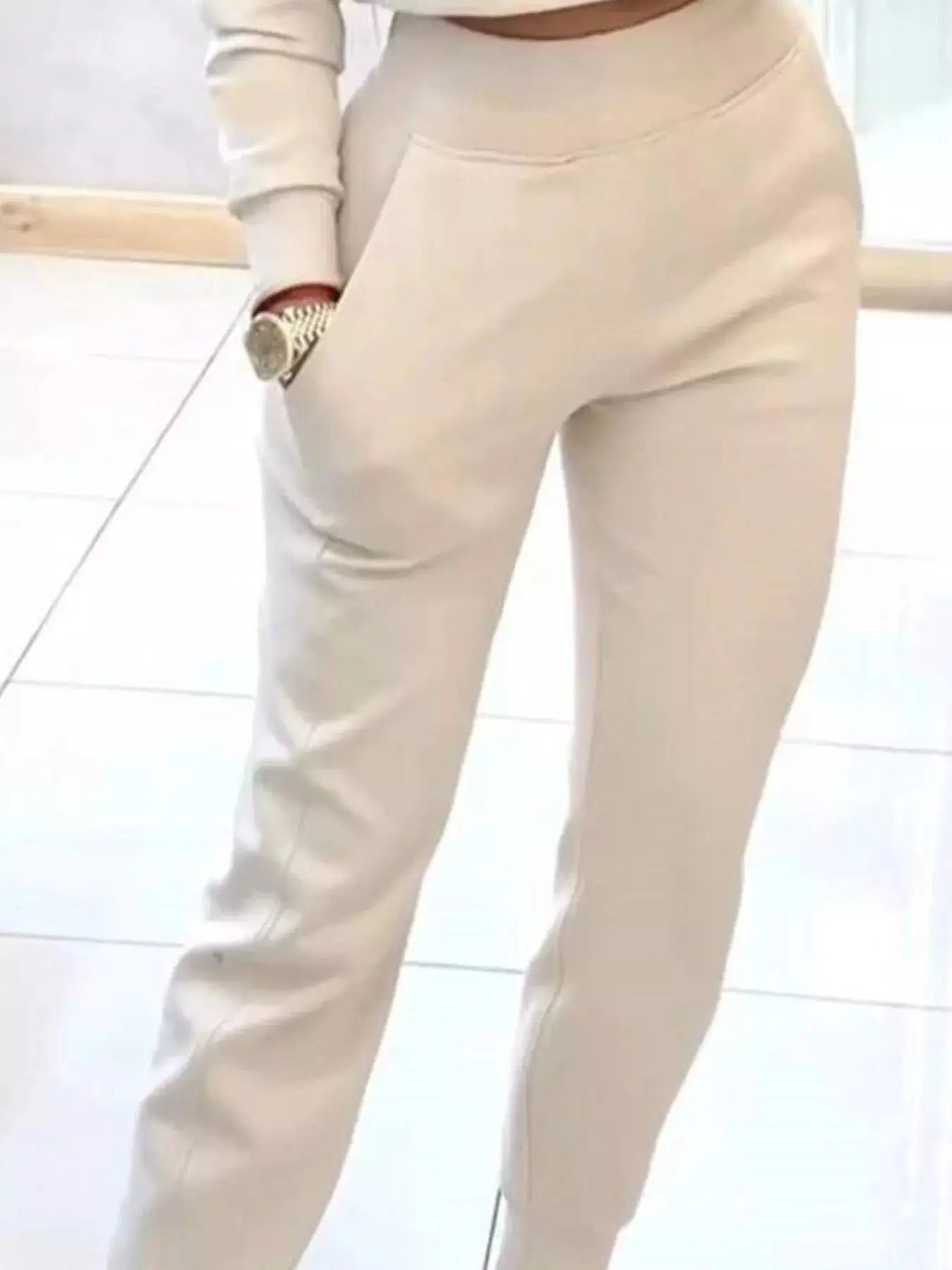 Casual Chic Cropped Sweatshirt and Jogger Set  Style Ratio