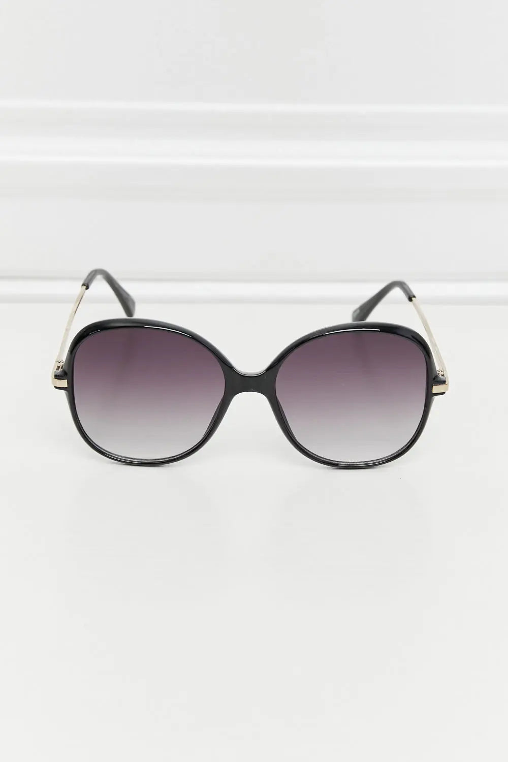 Metal-Plastic Hybrid Full Rim Sunglasses  Style Ratio