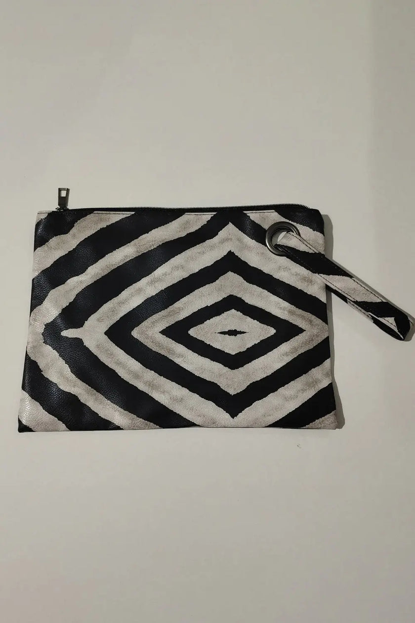 Carry Your Love Plaid Wristlet  Style Ratio