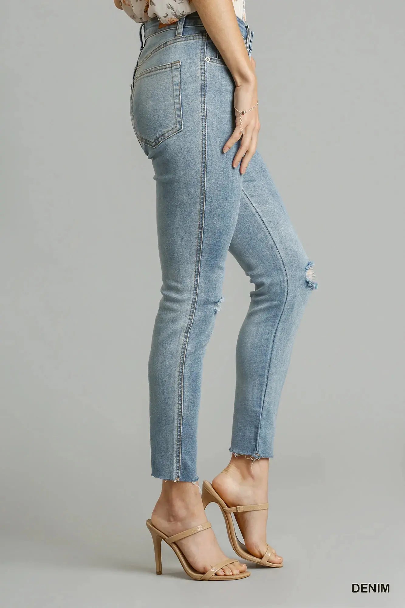 Umgee 5-Pockets Distressed Detail Stretch Denim Skinny Jeans with Unfinished Hem  Style Ratio