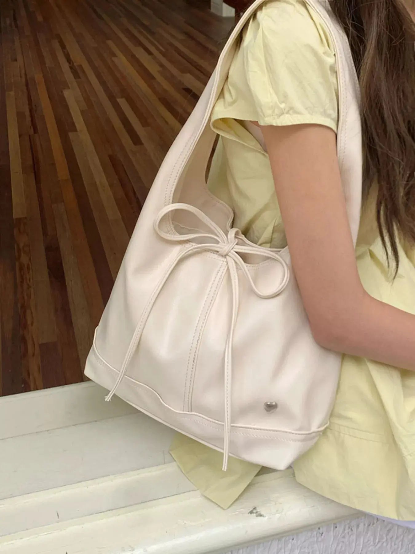 Leather Tied Shoulder Bag  Style Ratio