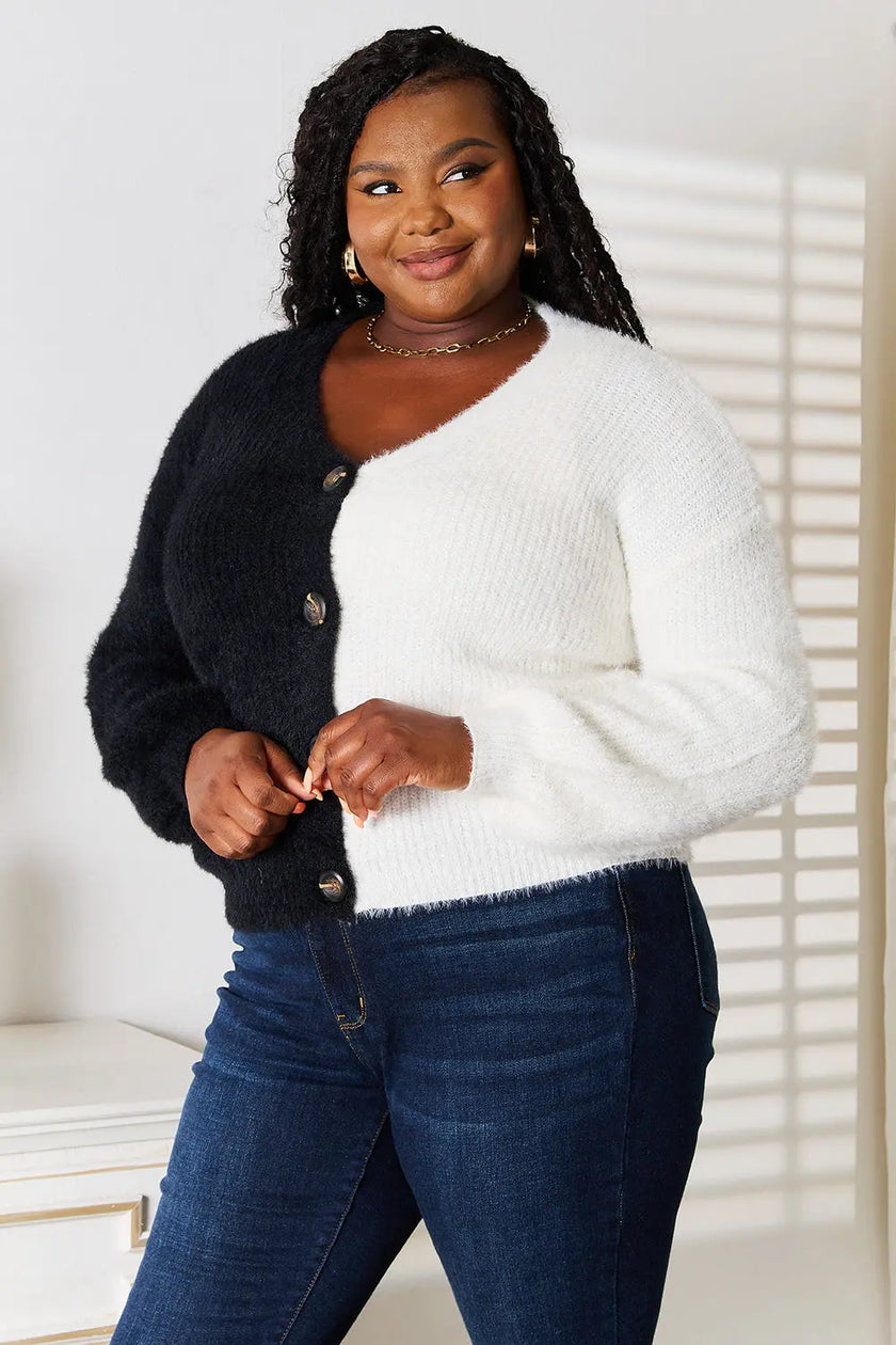 Angel Wings Woven Right Contrast Button-Front V Neck Cardigan  Style Ratio